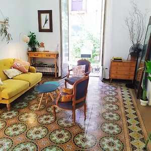 Con Salon Privado En La Rambla Privatunterkunft Gerona